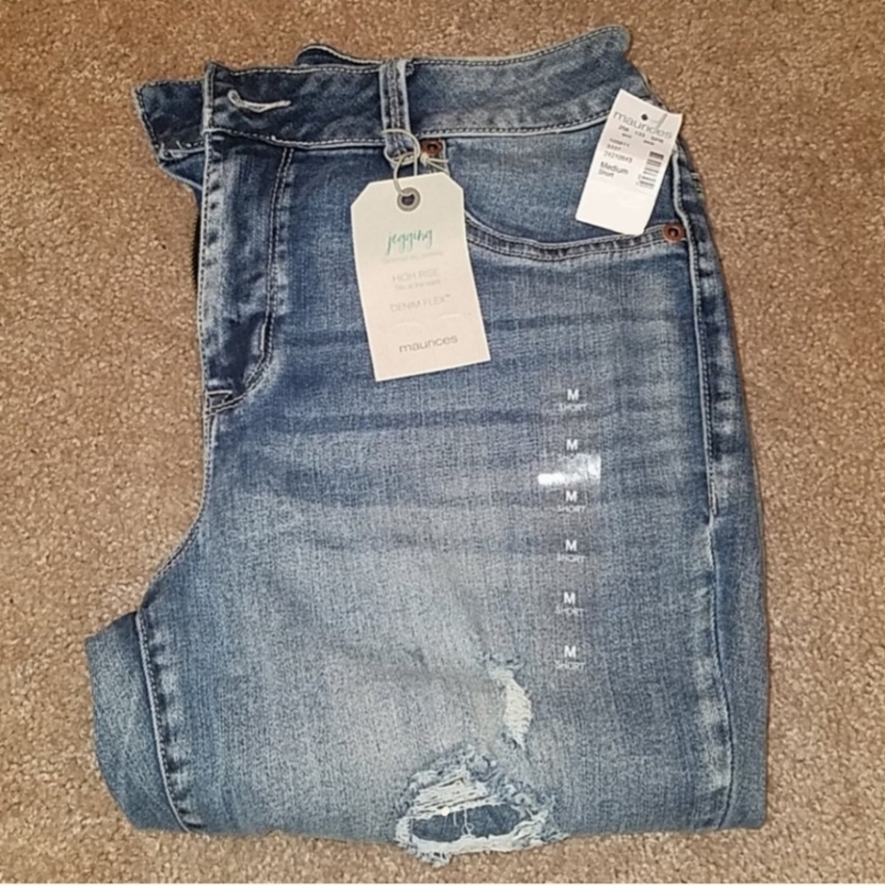 Maurices NWT High Rise Destructed Jeggings Size M-S